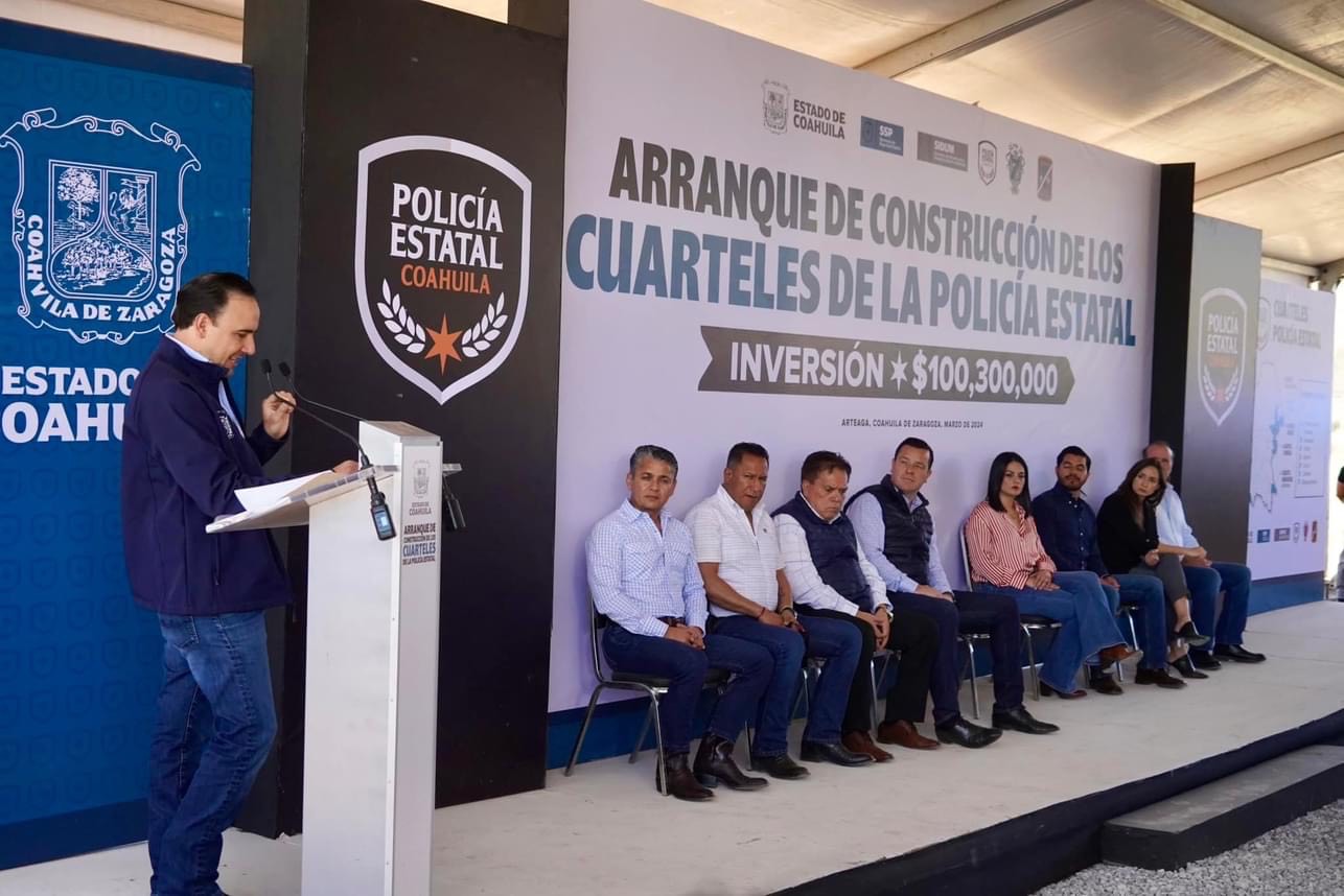 El Magistrado Presidente, Miguel Mery Ayup, acompañó al Gobernador Manolo Jiménez Salinas a la colocación de la primera piedra del Cuartel de la Policía Estatal en el municipio de Arteaga. 