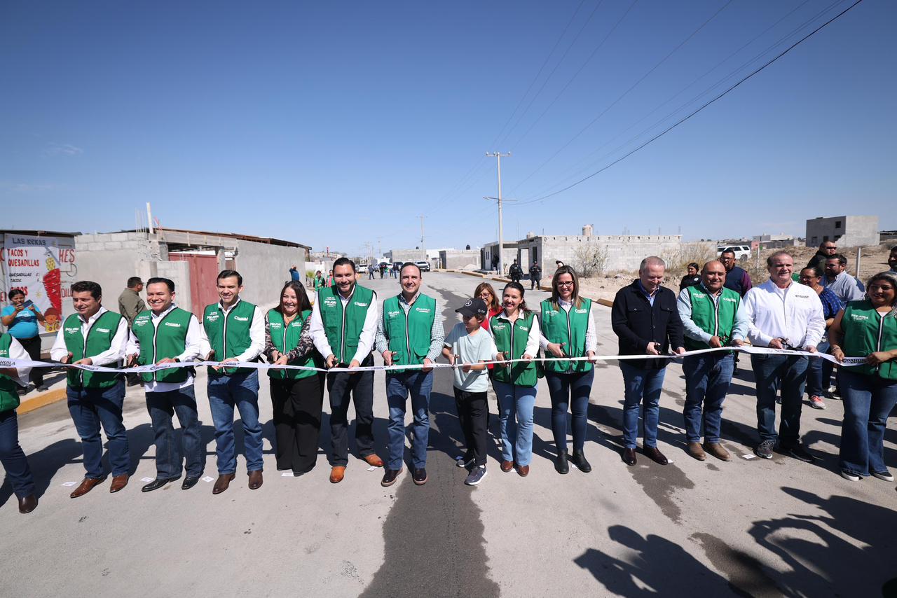 SE ENTREGAN 'OBRAS SOCIALES A PASOS DE GIGANTE' EN TODAS LAS REGIONES POR 1500 MDP