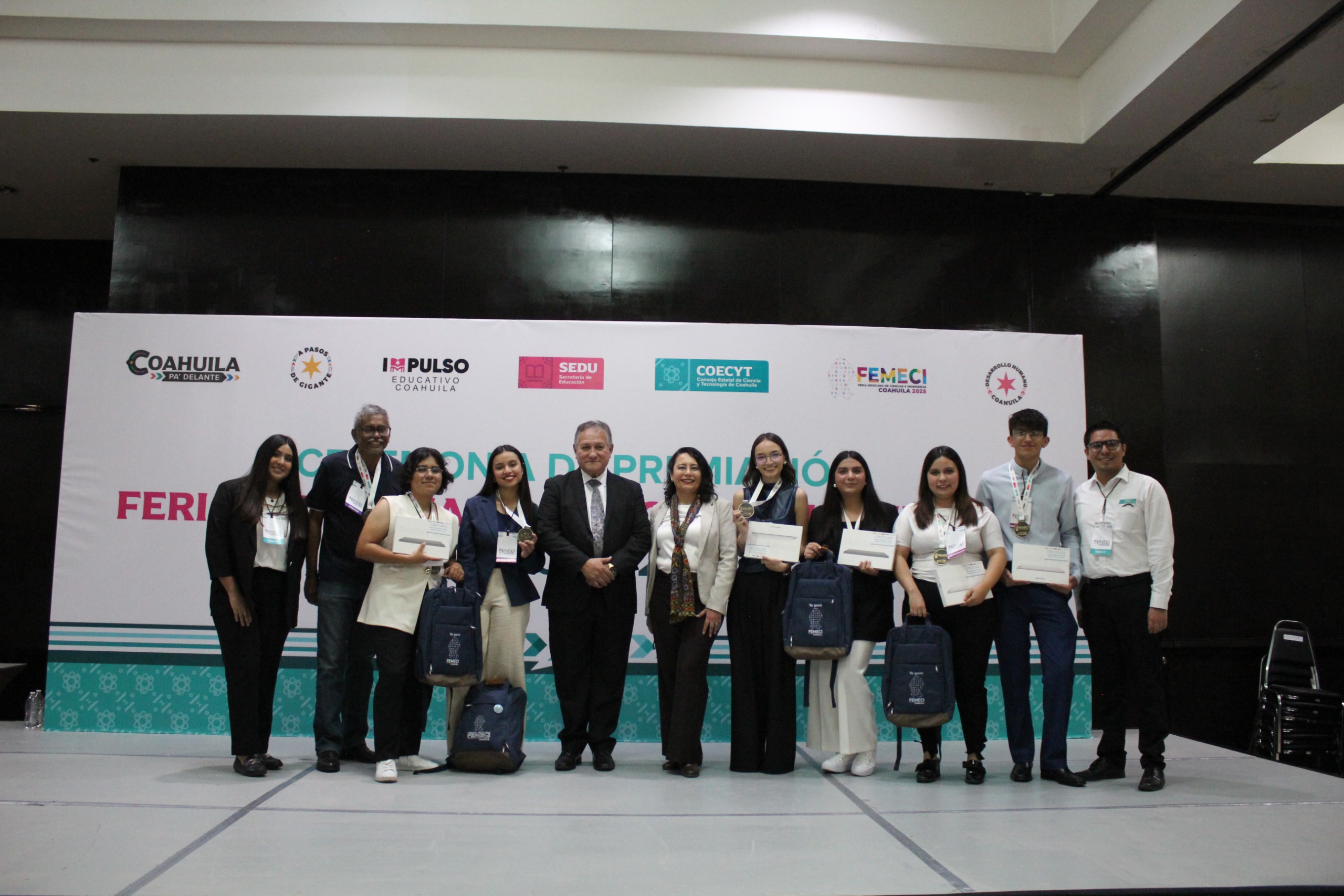 005_COAHUILA_PREMIA_A_SUS_JÓVENES_TALENTOS_CIENTÍFICOS_EN_LA_FERIA_MEXICANA_DE_CIENCIAS_E_INGENIERÍAS_2025.jpeg