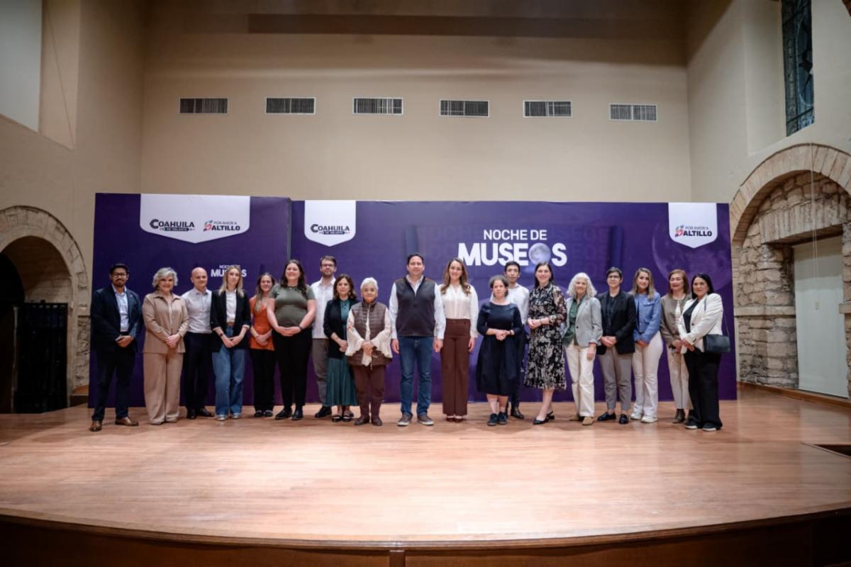 Disfrutan Javier Díaz y saltillenses una noche en el Museo de las Aves