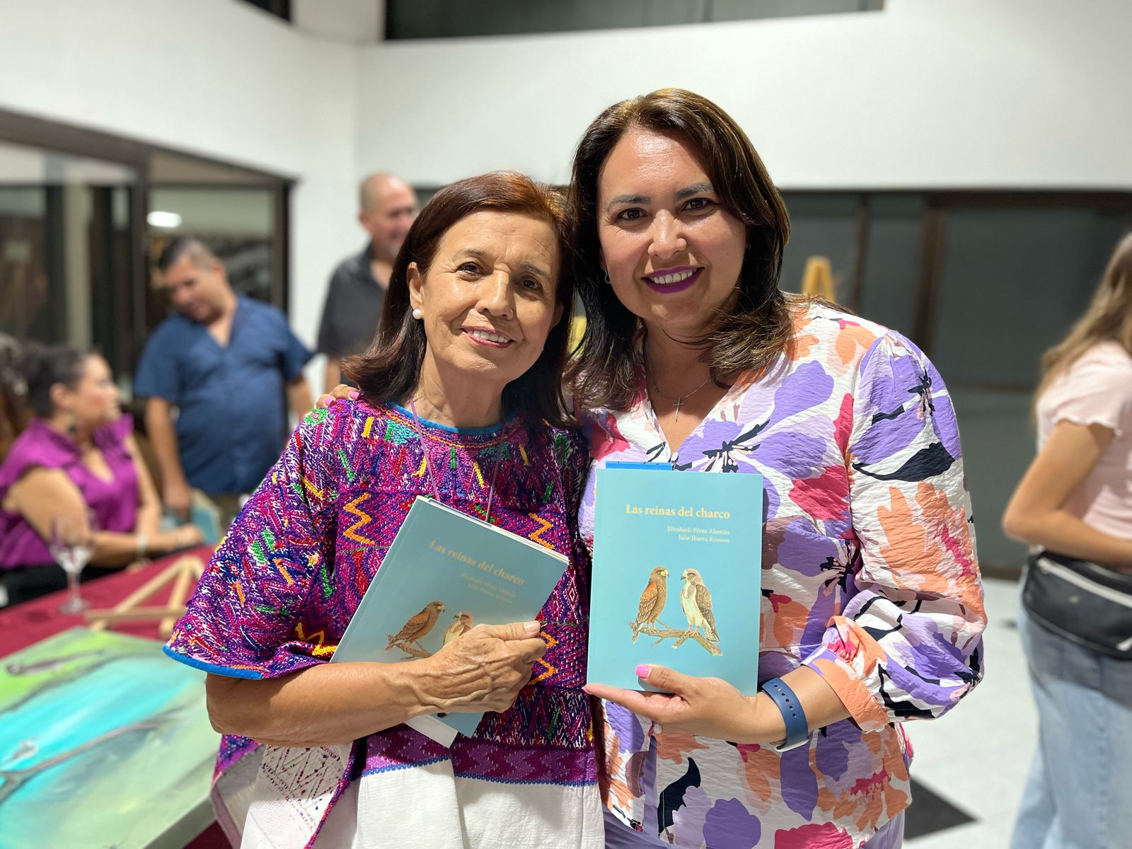 20250502164844_68154bcc3e2f2_003_PRESENTAN_LIBRO_LAS_REINAS_DEL_CHARCO-_UNA_CELEBRACIÓN_DEL_PAPEL_DE_LAS_MUJERES_EN_LA_CONSERVACIÓN_AMBIENTAL.jpeg