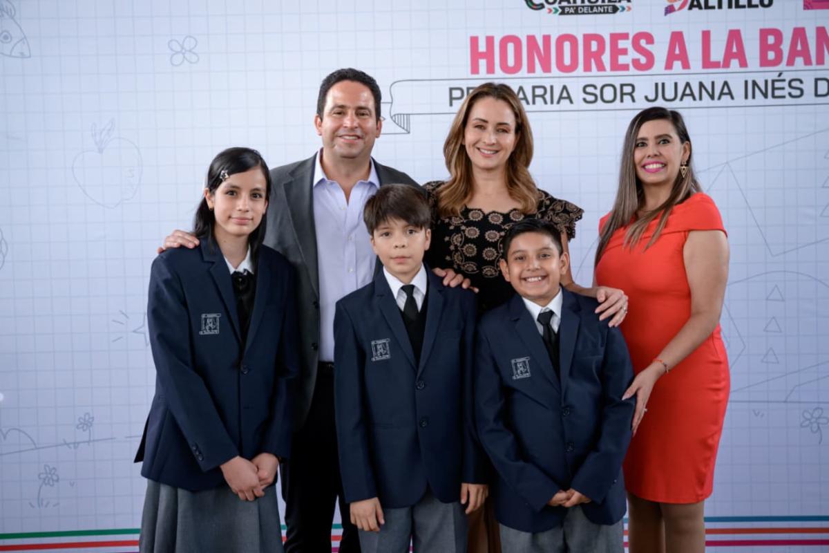 Entregan Javier y Luly reconocimientos a miembros del Cabildo Infantil 2026 en primaria Sor Juana Inés de la Cruz