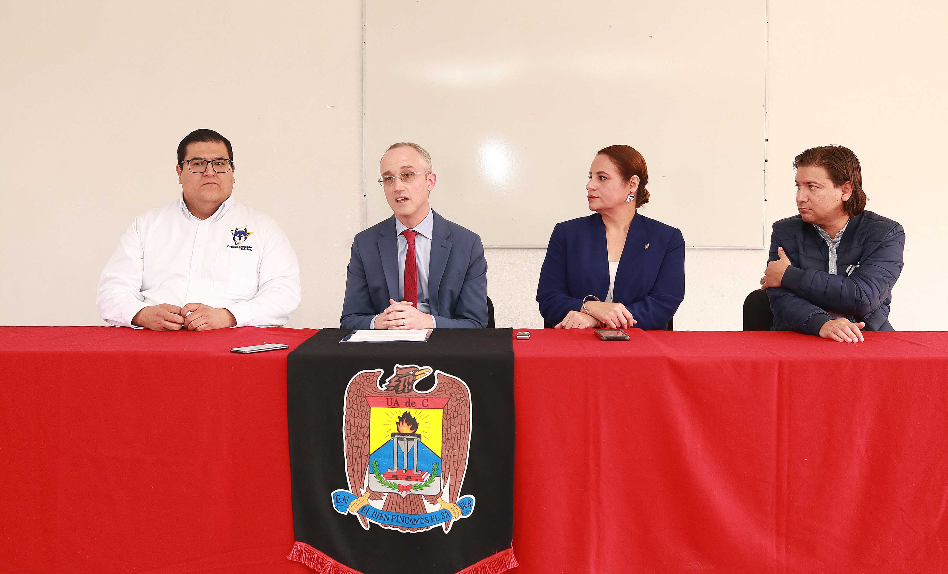 Conferencia_de_Prensa_sobre_Proyectos_Conjuntos_con_el_Cónsul_para_Educación_2.jpg