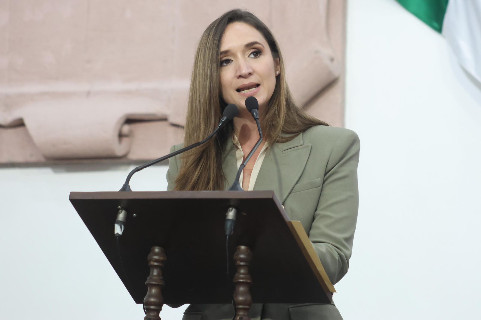 Acceso efectivo de adultos mayores a servicios bancarios, pide Edna Dávalos