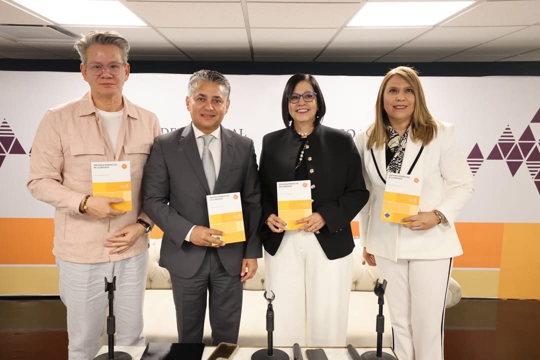 Presentan el libro "Una nueva perspectiva de la abogacía" 