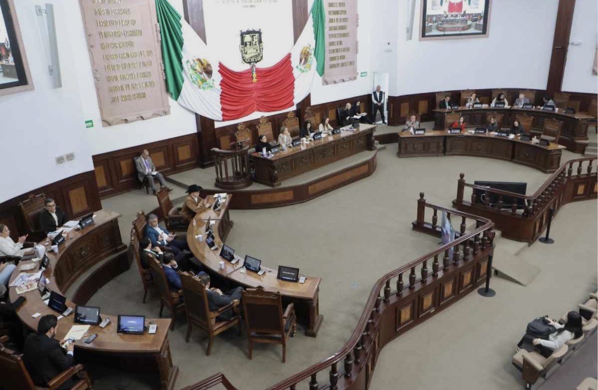 Congreso separa temporalmente a Antonio Flores