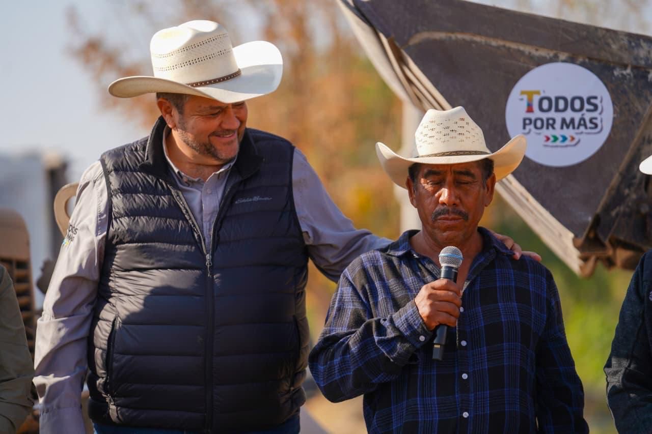 Inicia Tomás Gutiérrez construcción de complejo recreativo y deportivo en ejido Mesillas